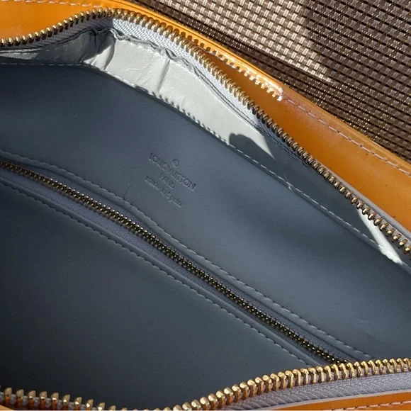 ⭐️SALE⭐️Louis Vuitton, Vernies, Houston, Elegant Yellow Leather Tote Bag - Picture 11 of 14